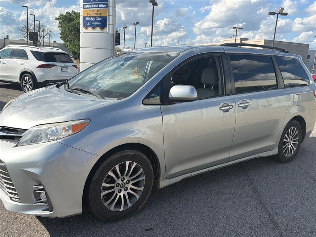 2020 TOYOTA Sienna