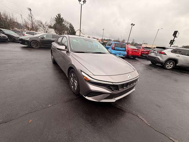 2024 HYUNDAI Elantra