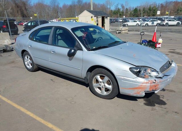 2004 FORD Taurus