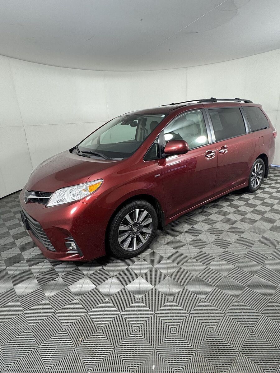 2018 TOYOTA Sienna