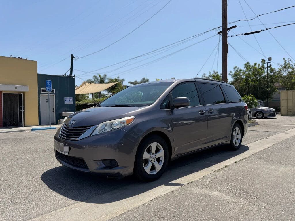 2015 TOYOTA Sienna