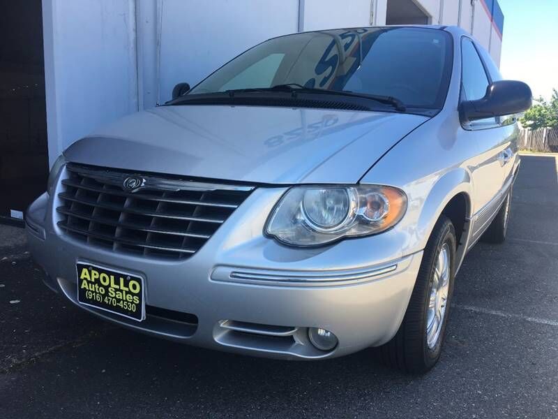 2005 CHRYSLER Town and Country