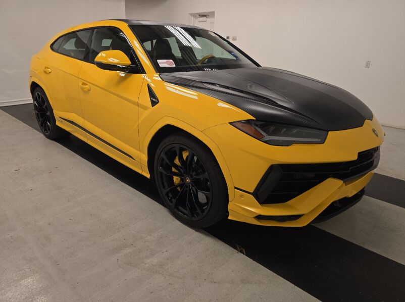 2024 LAMBORGHINI URUS