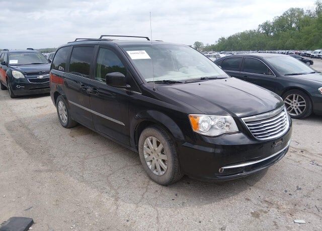 2015 CHRYSLER Town and Country
