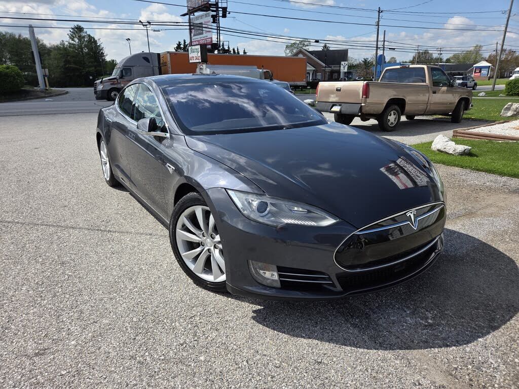 2015 TESLA Model S