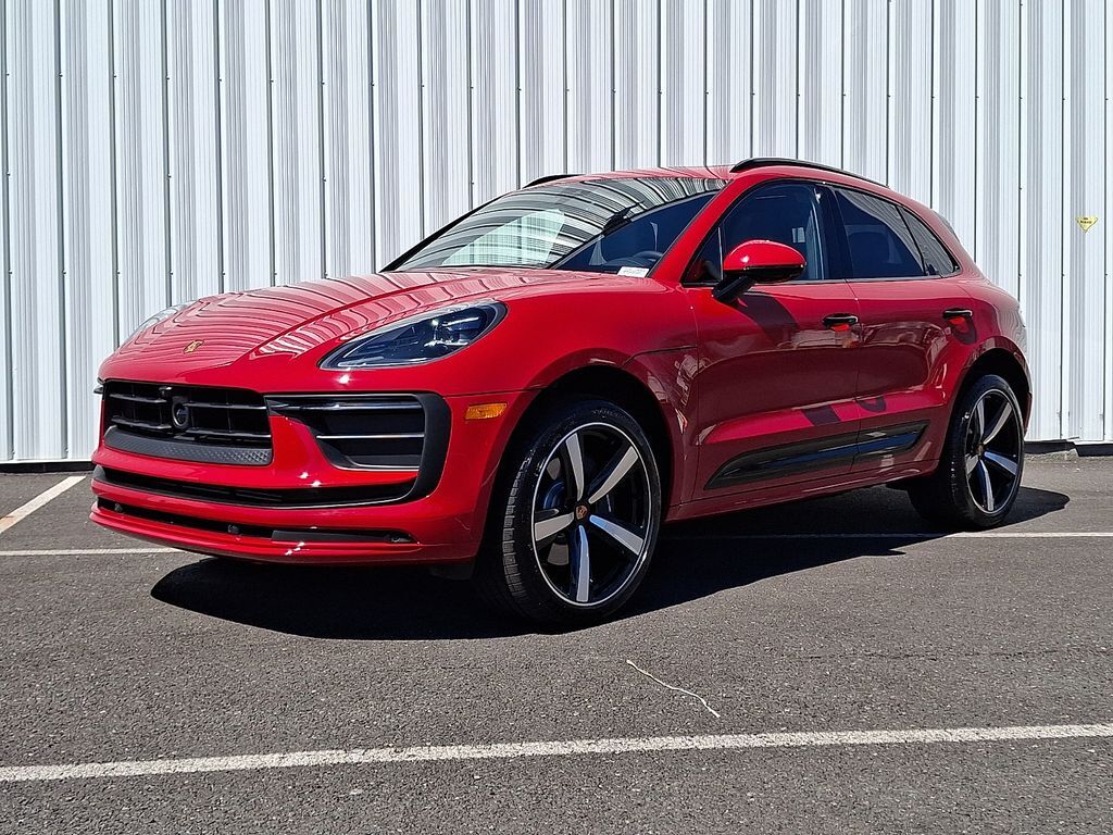 2026 PORSCHE Macan
