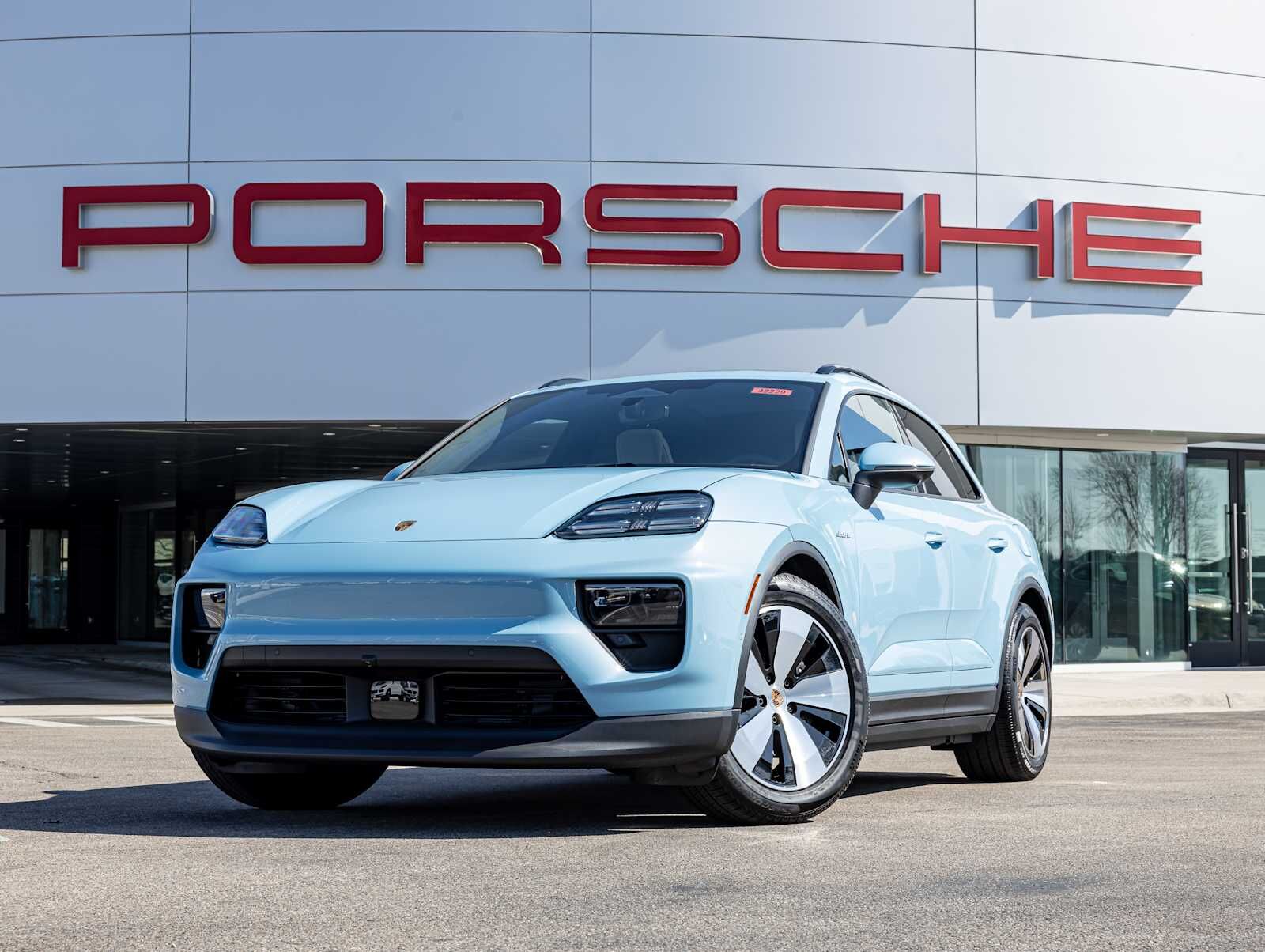 2026 PORSCHE Macan
