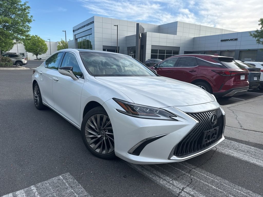 2019 LEXUS ES