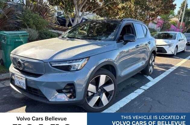 2023 VOLVO XC40