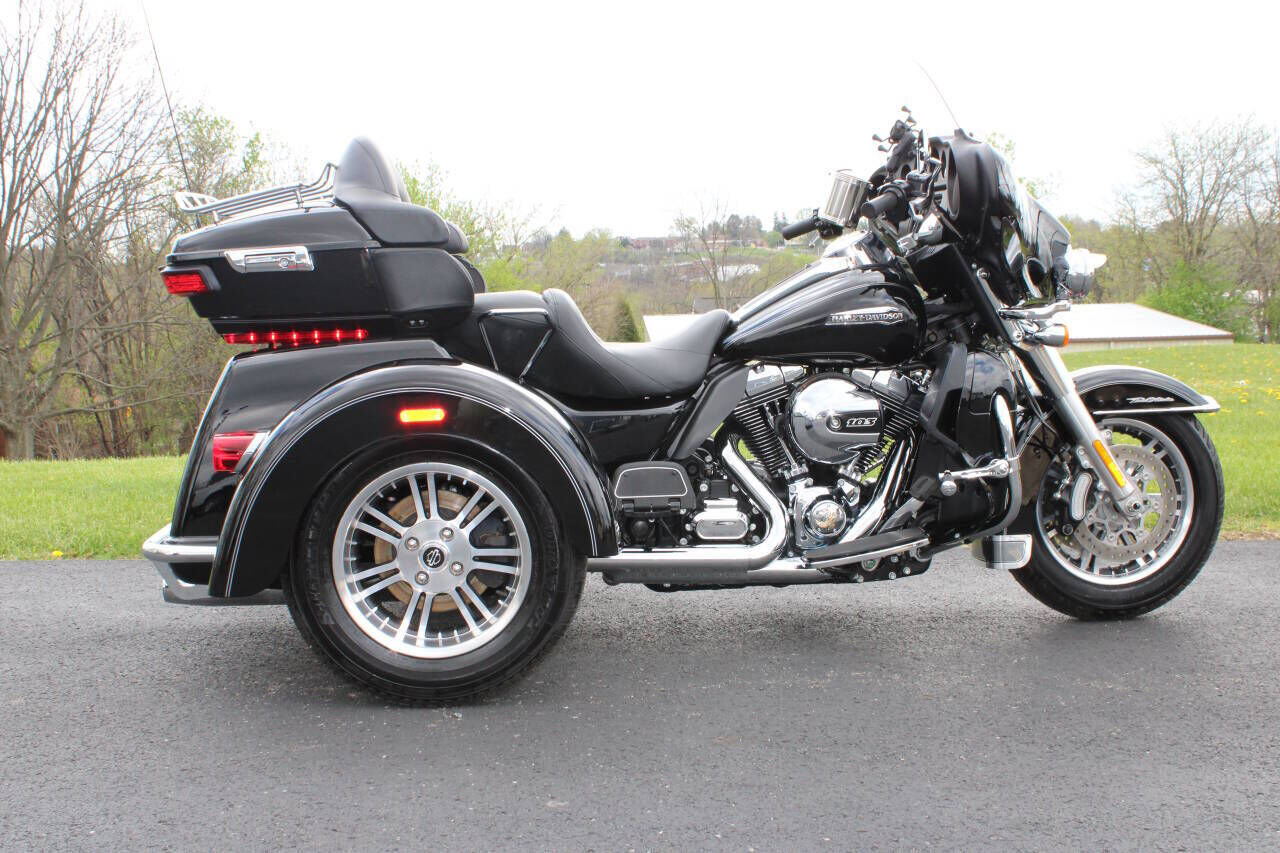 2016 HARLEY DAVIDSON FLHTCUTG / Tri Glide Ultra