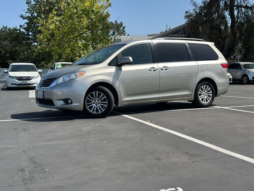 2015 TOYOTA Sienna