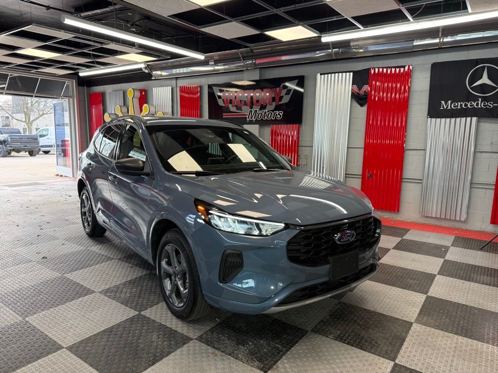 2024 FORD Escape