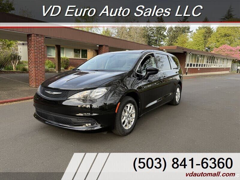 2022 CHRYSLER Voyager