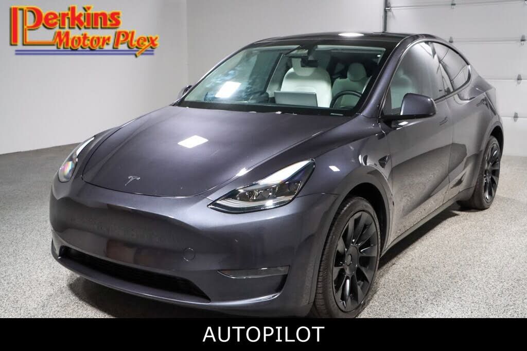 2024 TESLA Model Y
