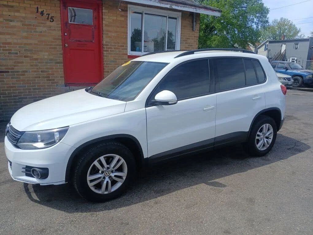 2017 VOLKSWAGEN Tiguan