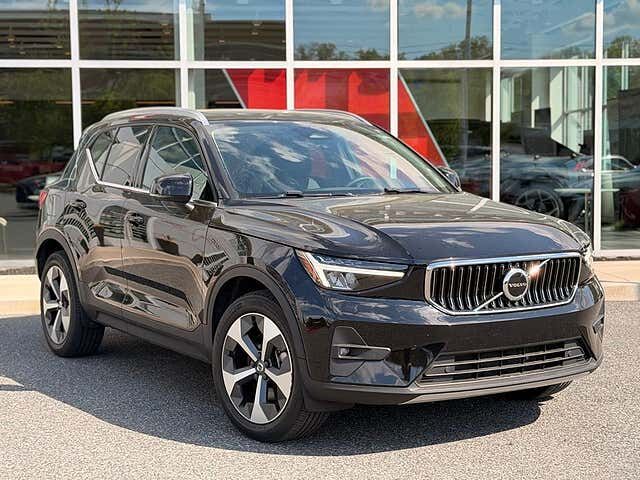 2023 VOLVO XC40