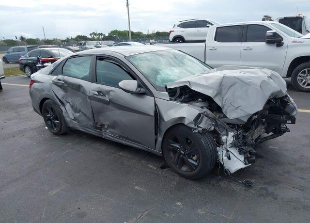 2022 HYUNDAI Elantra