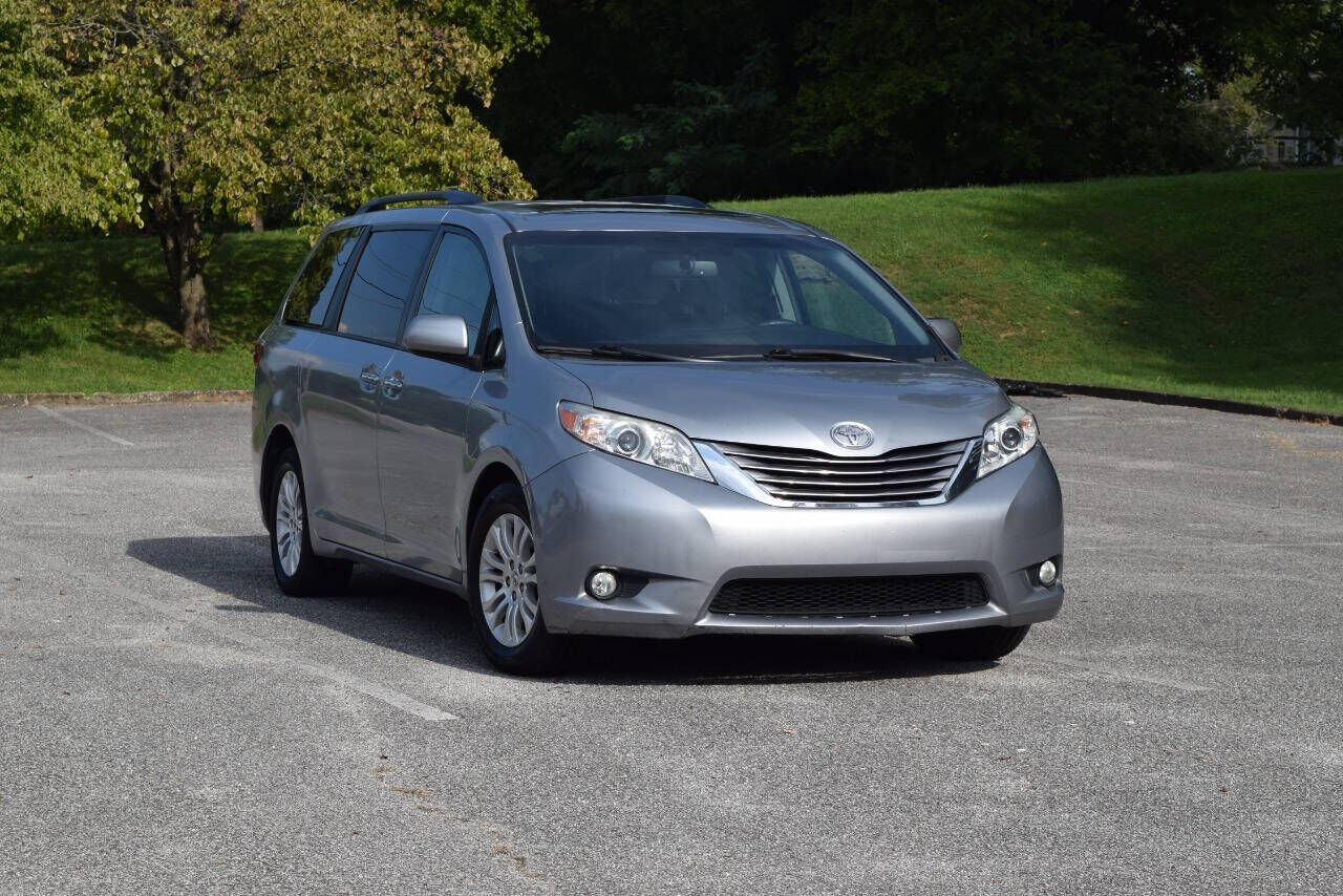 2017 TOYOTA Sienna