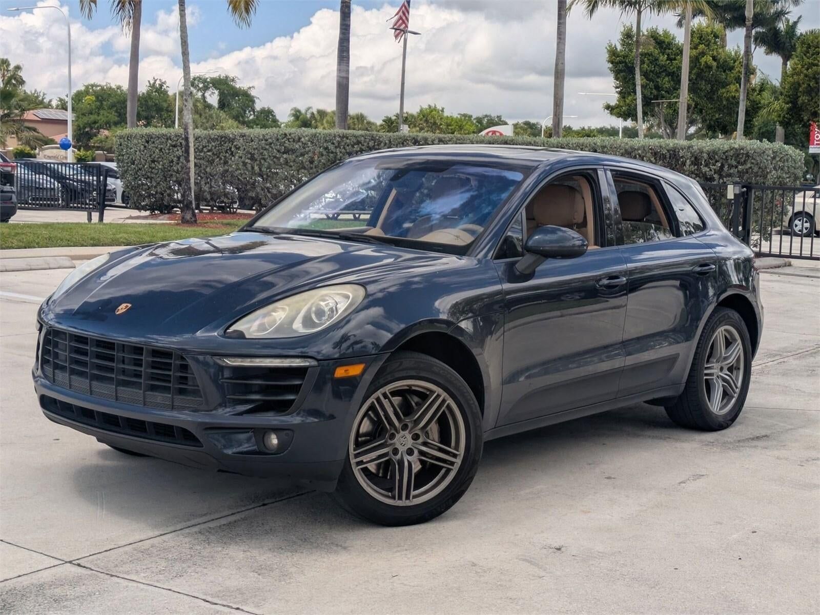 2015 PORSCHE Macan