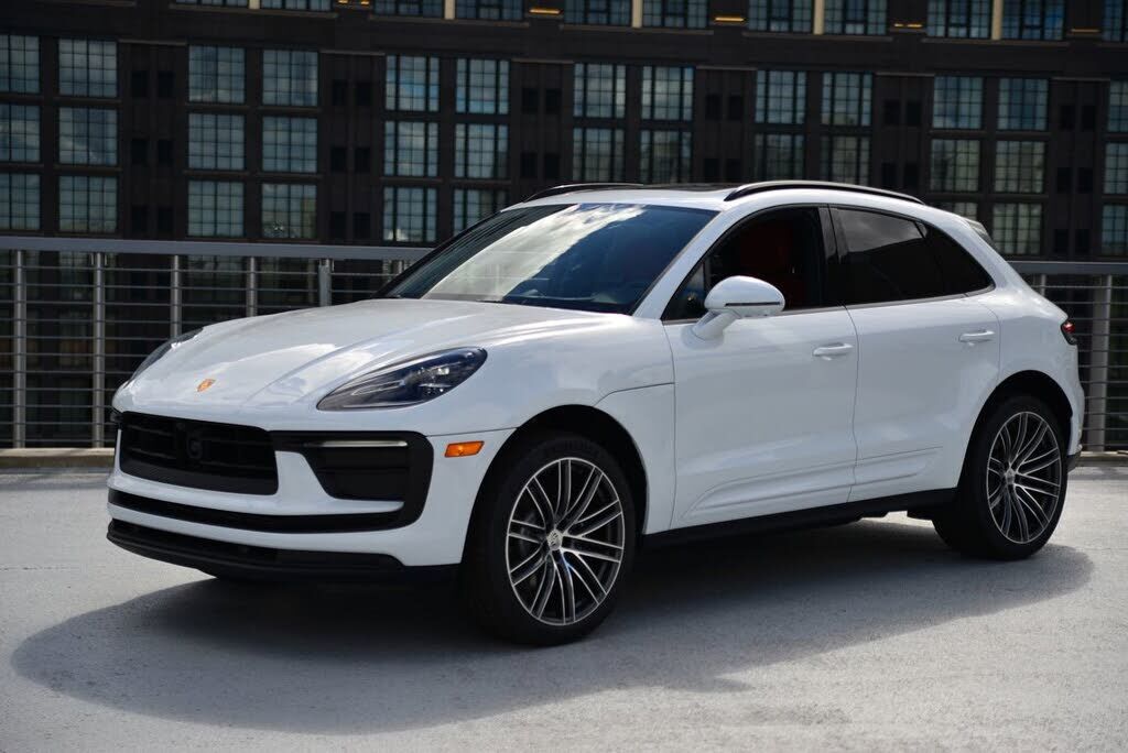 2026 PORSCHE Macan