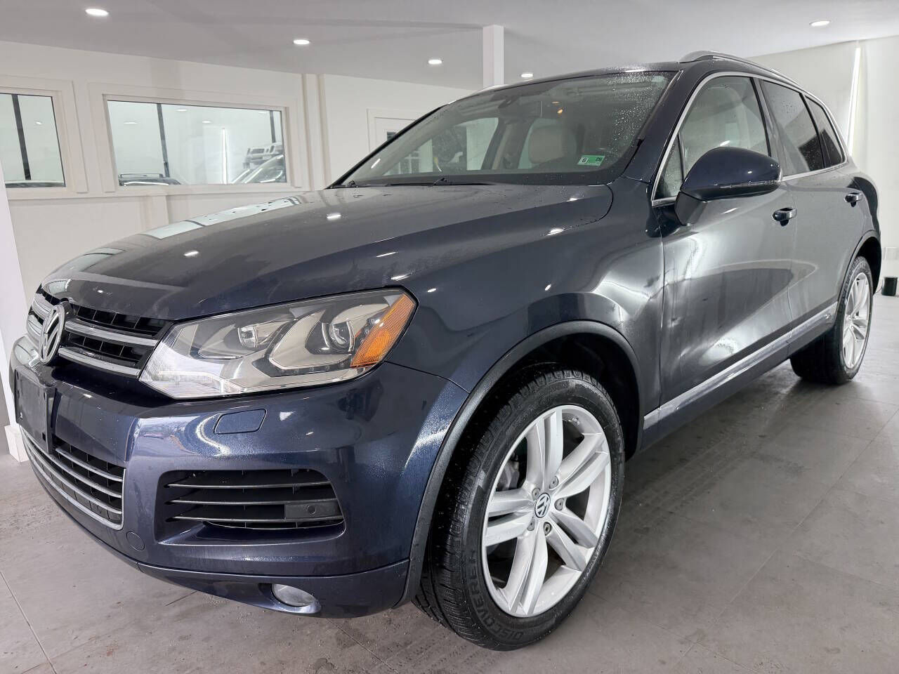 2012 VOLKSWAGEN Touareg