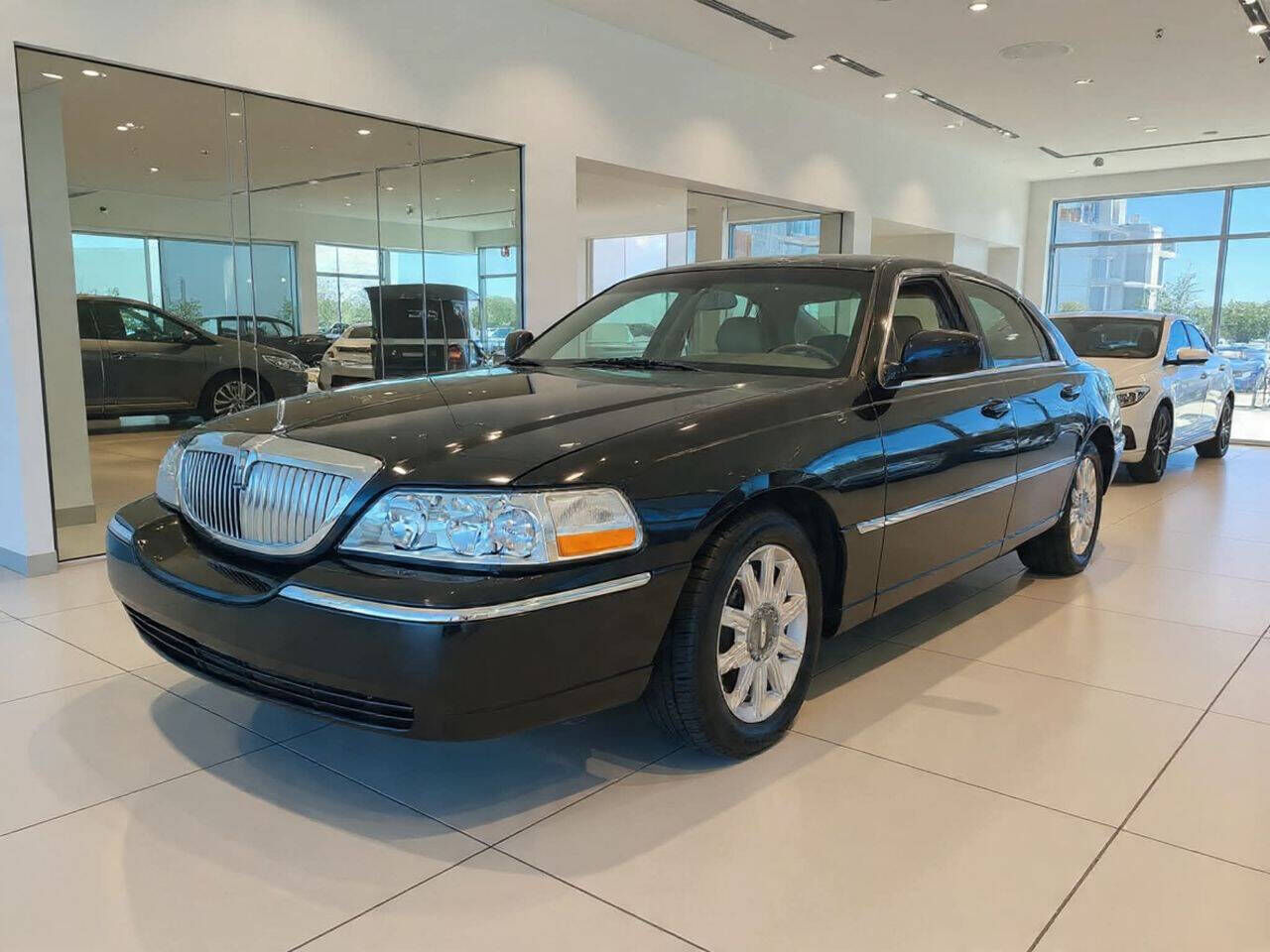 2011 LINCOLN Town Car