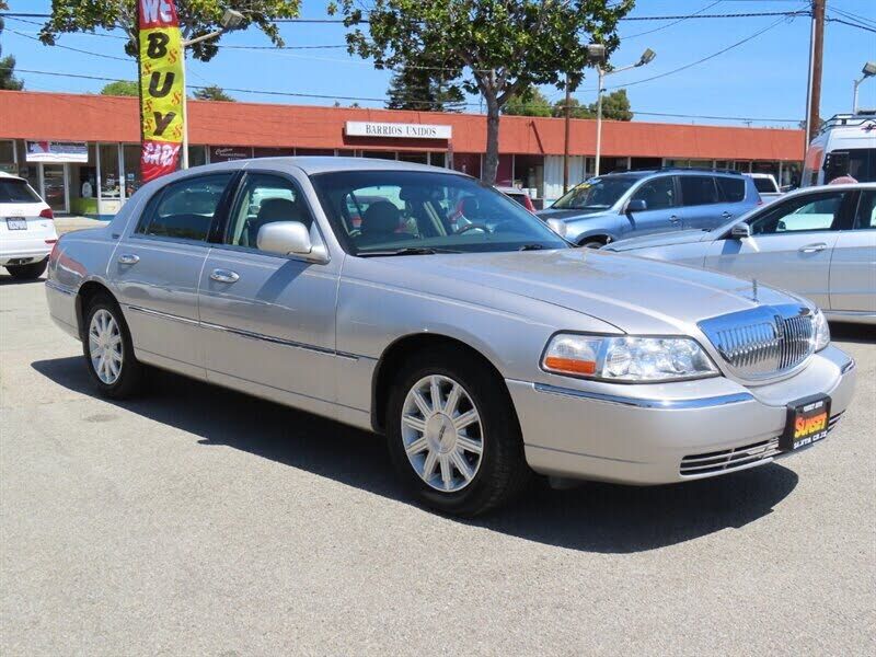 2010 LINCOLN Town Car