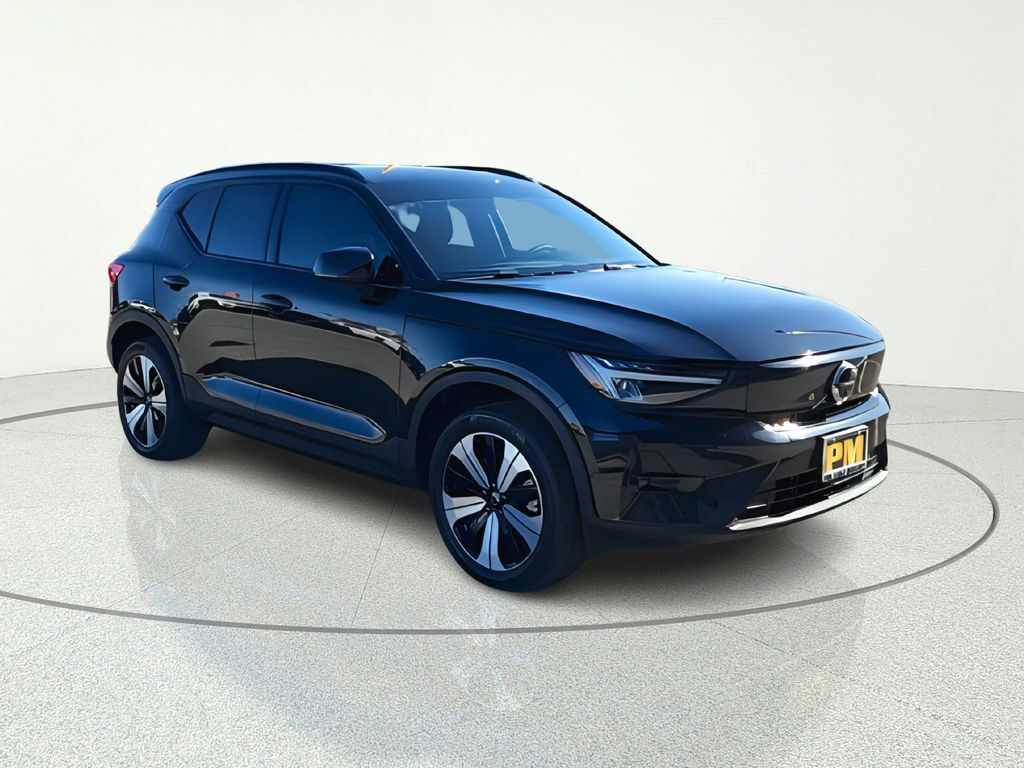 2023 VOLVO XC40