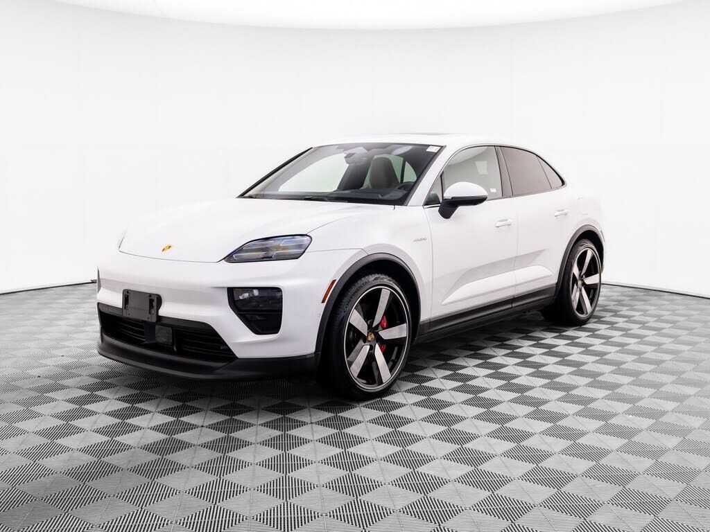 2025 PORSCHE Macan