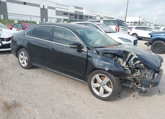 2012 VOLKSWAGEN Passat