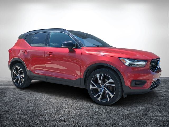 2019 VOLVO XC40