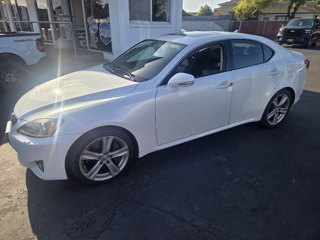 2011 LEXUS IS