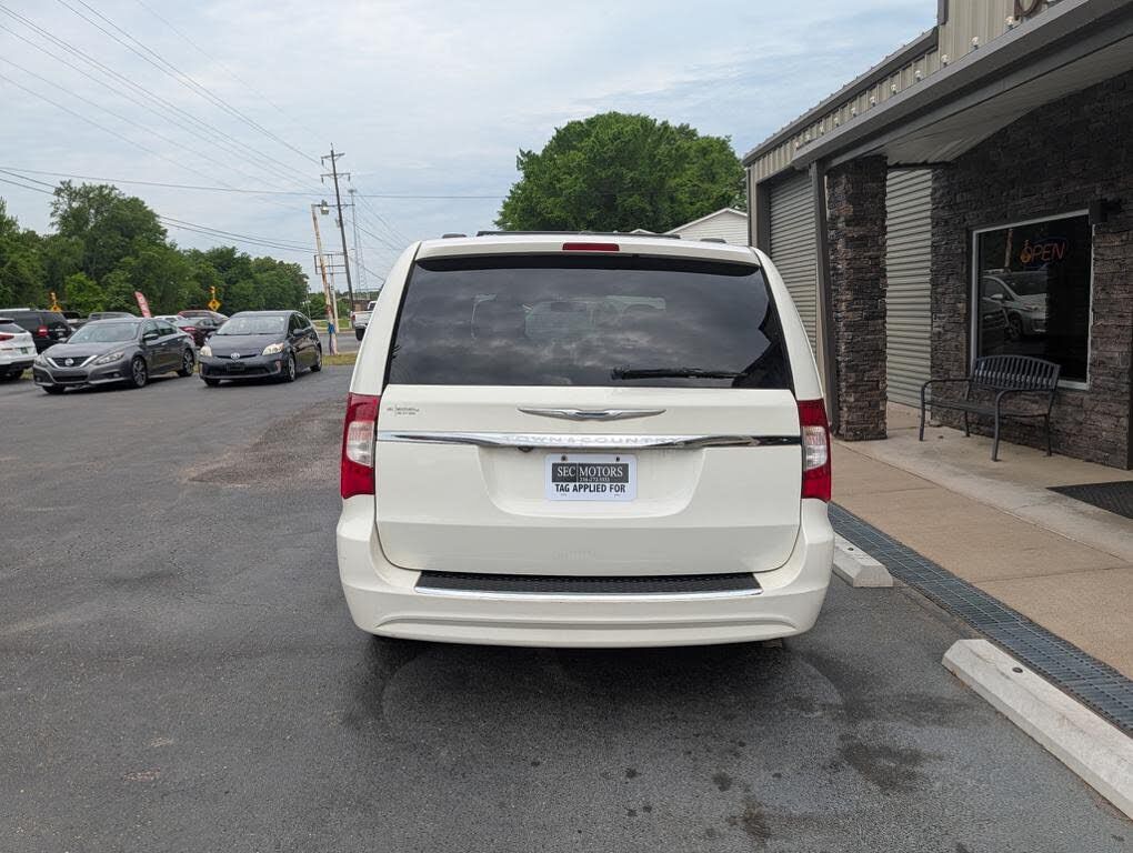 2013 CHRYSLER Town and Country
