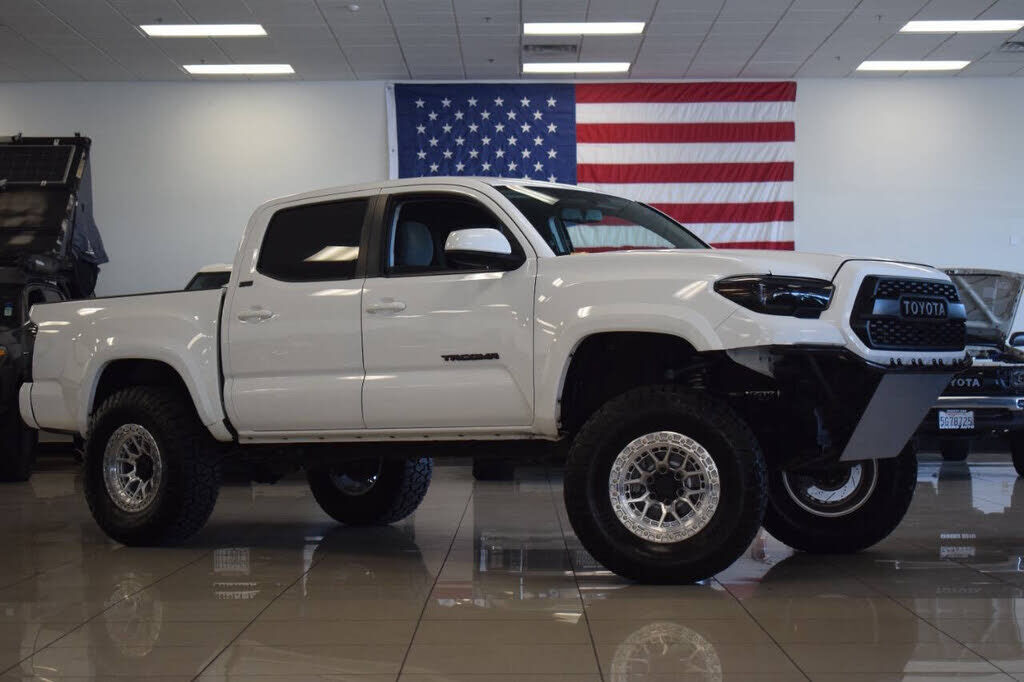2017 TOYOTA Tacoma