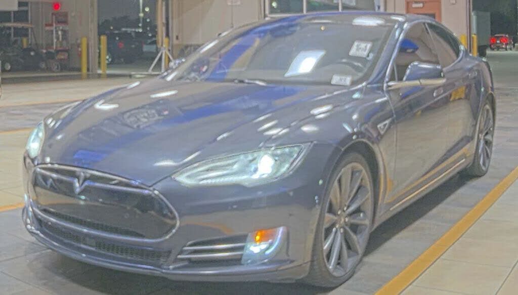 2015 TESLA Model S