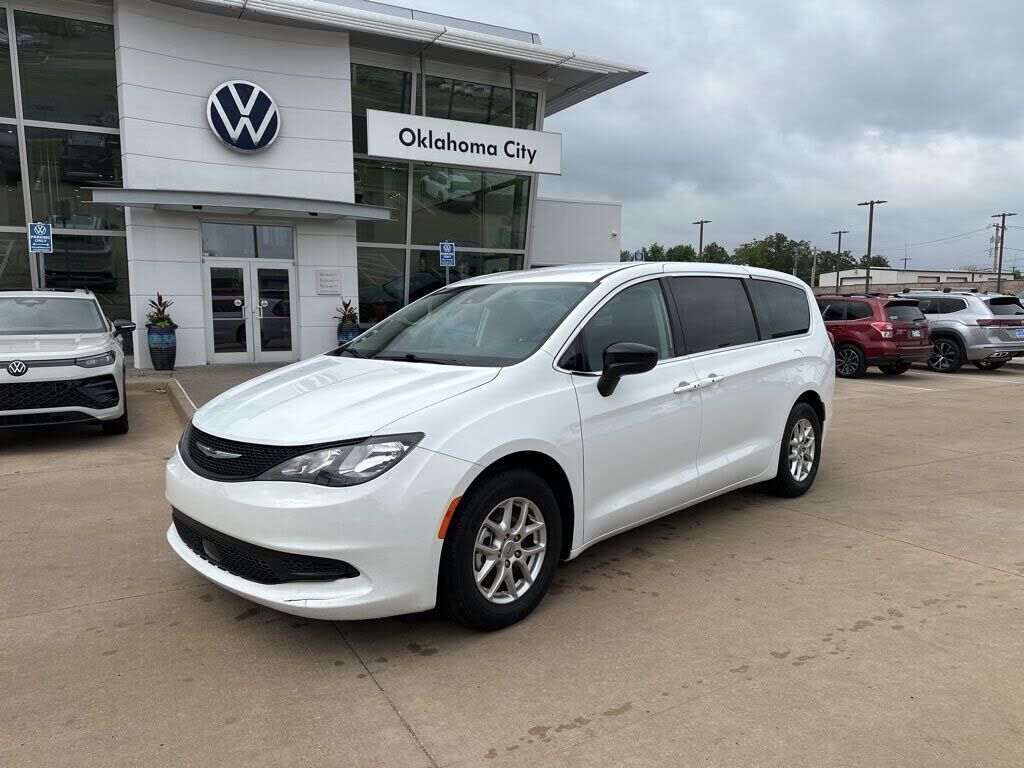 2024 CHRYSLER Voyager