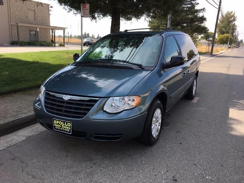 2005 CHRYSLER Town and Country
