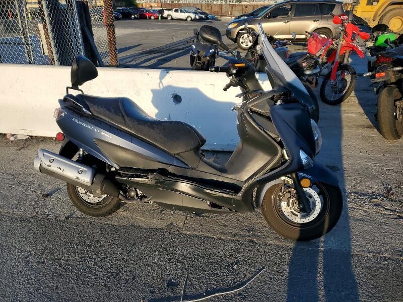 2022 SUZUKI UH200AM2