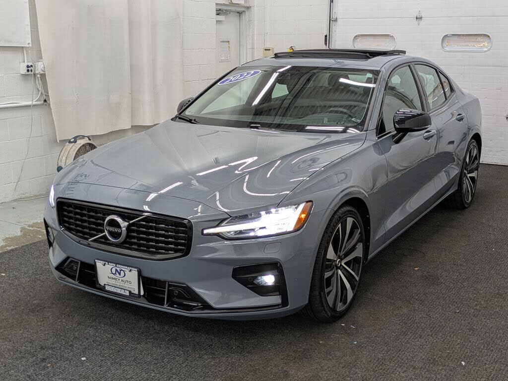 2022 VOLVO S60