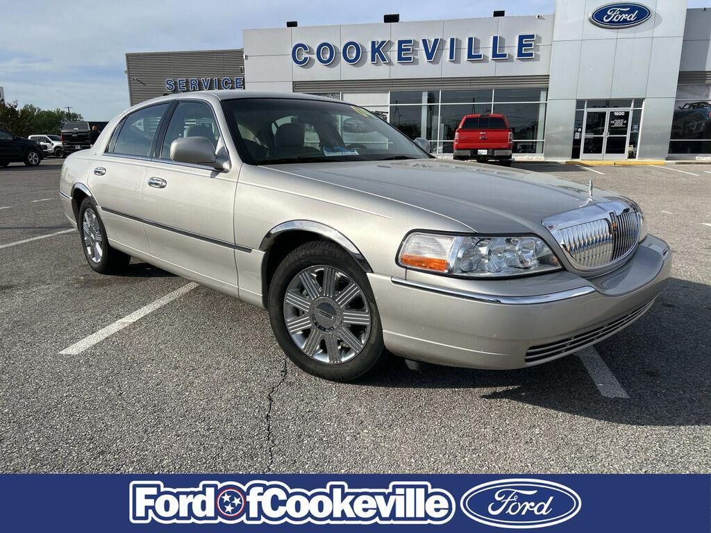 2004 LINCOLN Town Car