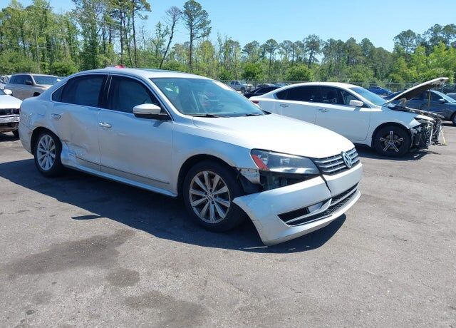 2012 VOLKSWAGEN Passat