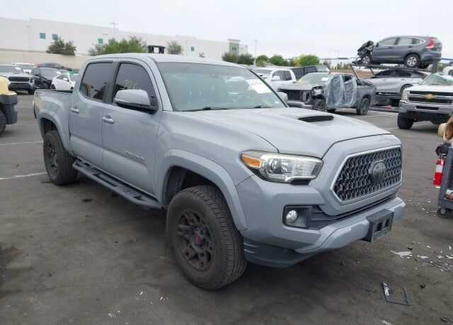 2018 TOYOTA Tacoma