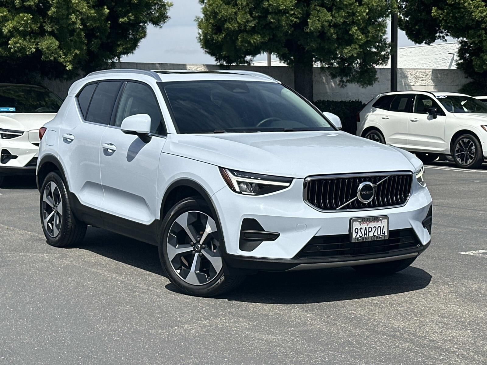 2025 VOLVO XC40