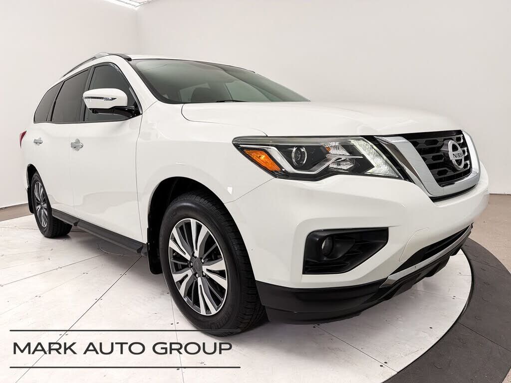 2017 NISSAN Pathfinder