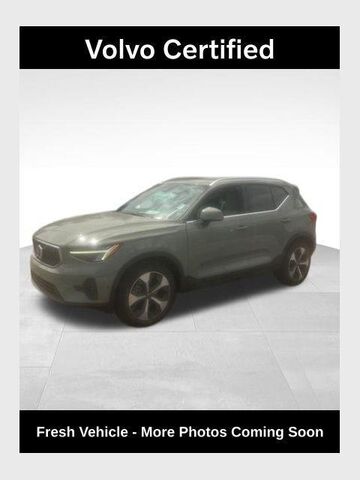 2023 VOLVO XC40