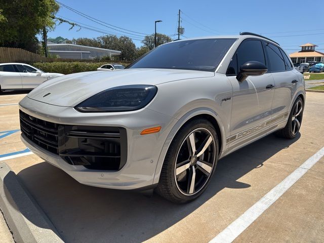 2024 PORSCHE Cayenne