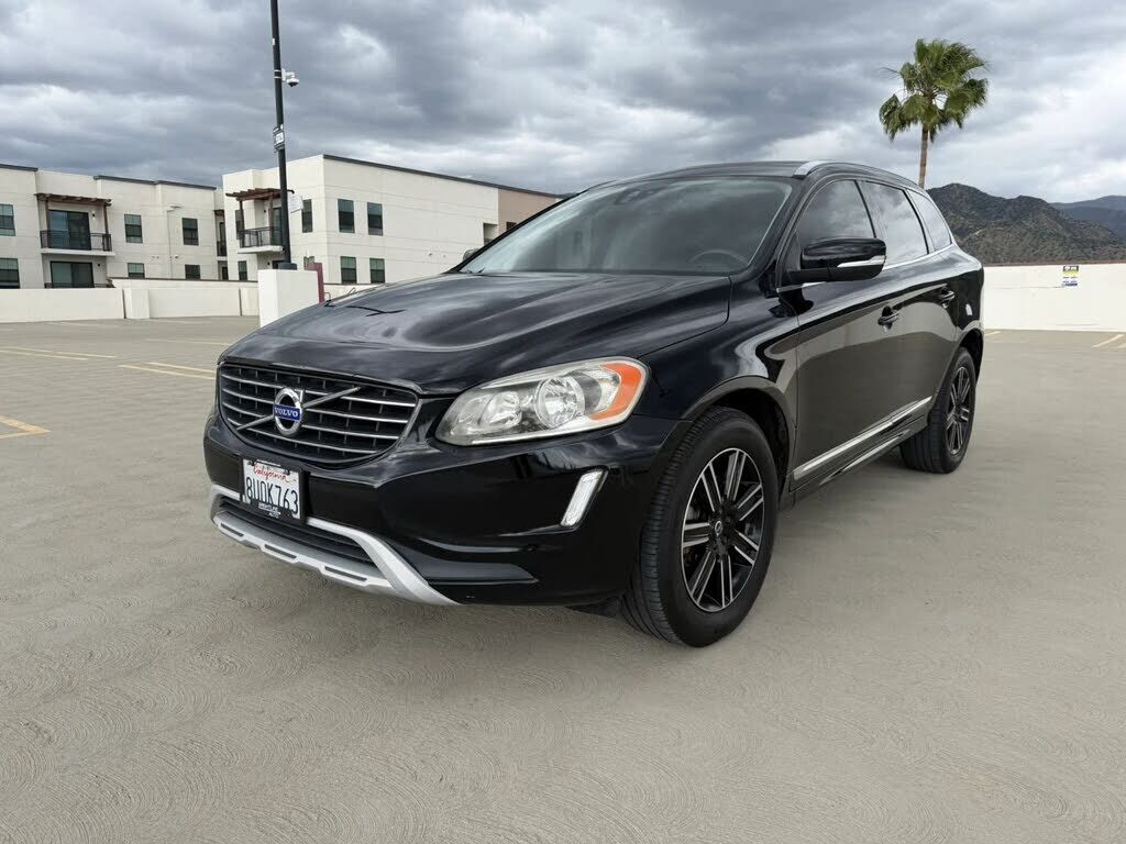 2017 VOLVO XC60