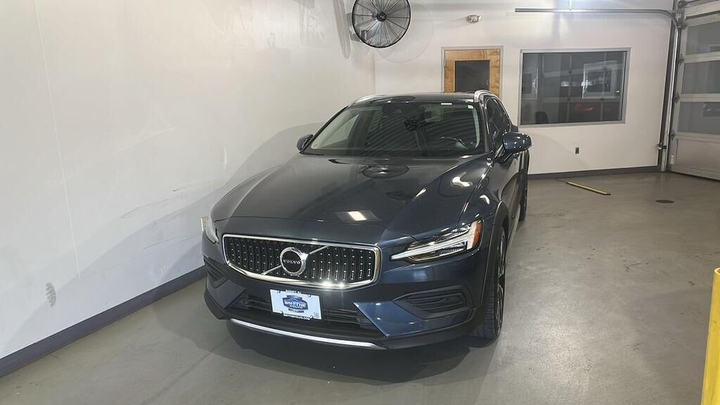2020 VOLVO V60CC