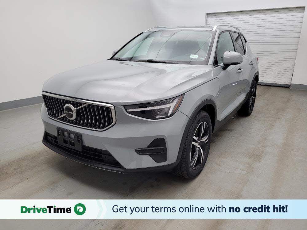 2024 VOLVO XC40