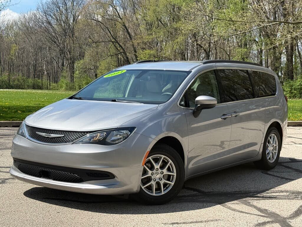 2021 CHRYSLER Voyager